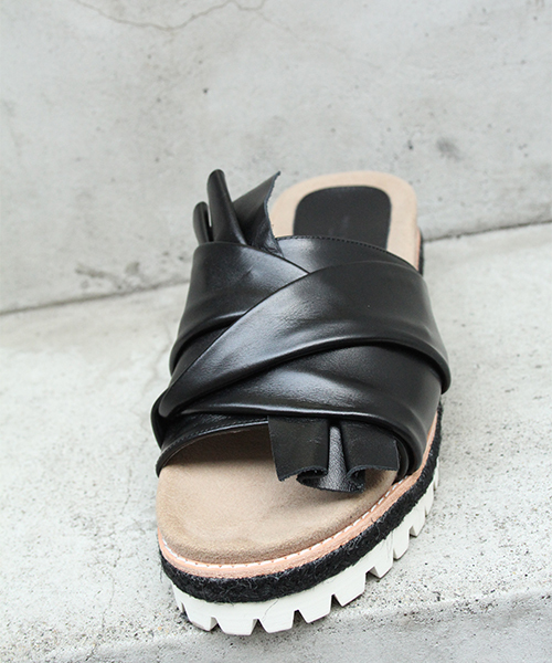 UNITED TOKYO（ユナイテッドトウキョウ）の「タイアップスライドサンダル（サンダル・レディース・マルチ/ブラック/ベージュ・2/0/1）」の9枚目の写真