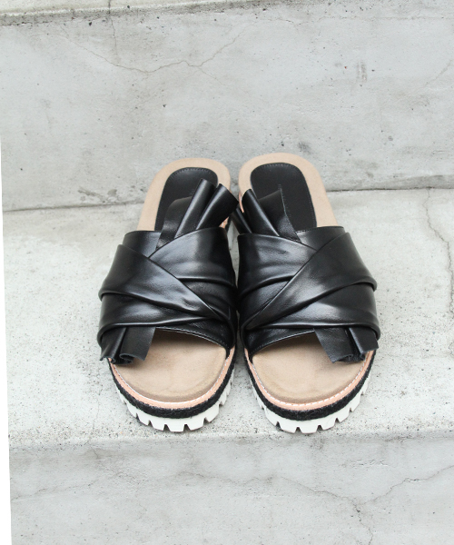 UNITED TOKYO（ユナイテッドトウキョウ）の「タイアップスライドサンダル（サンダル・レディース・マルチ/ブラック/ベージュ・2/0/1）」の10枚目の写真