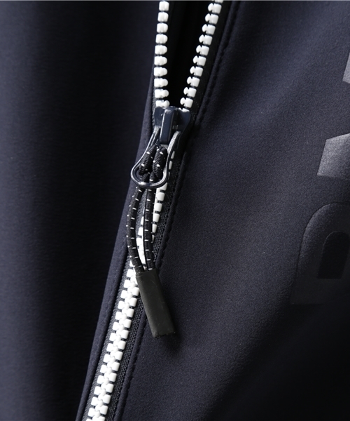 PUMA（プーマ）の「BMW MSP ソフトシェルジャケット（ナイロンジャケット・メンズ・ネイビー・LARGE/SMALL/X-SMALL/MEDIUM/X-LARGE）」の2枚目の写真