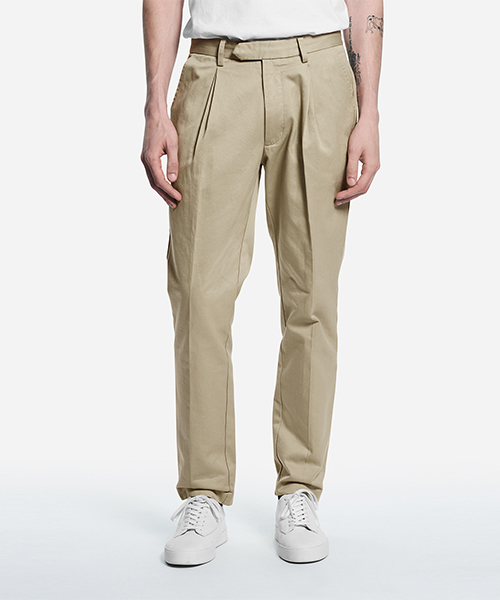 Saturdays NYC（サタデーズ ニューヨークシティ ）の「Gordy Pleated Twill Pants（スラックス・メンズ・ブラック/ベージュ/ネイビー・30/32/29/28/34）」の2枚目の写真