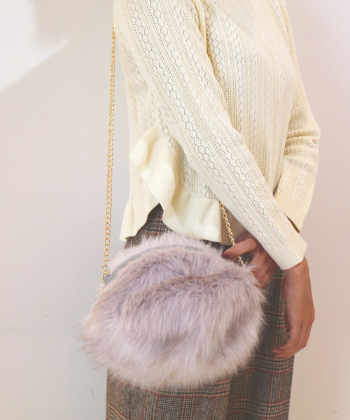 FREE'S MART（フリーズマート）の「ラウンドフェイクファーバッグ（ショルダーバッグ・レディース・ベージュ/グレー/ホワイト・ﾌﾘ-）」の4枚目の写真