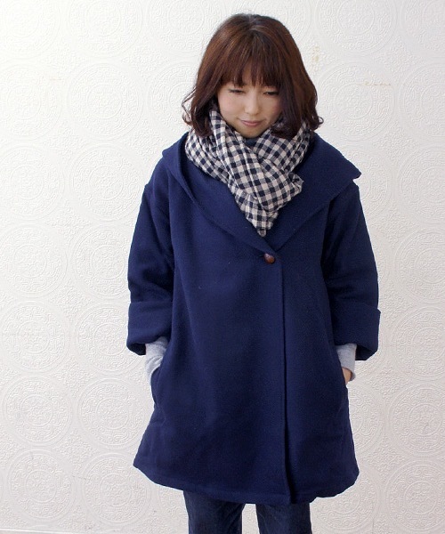 VIBGYOR Women(ヴィブジョー ウィメン)の「【armoire*】アルモワール ウール混中綿キルト裏地ドロップショルダーフードコート(その他アウター・レディース・チャコールグレー/ネイビー・40/38/36)」の2枚目の写真