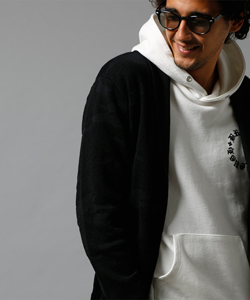 AZUL by moussy（アズールバイマウジー）の「シャドー迷彩ジャガードショールカーディ（カーディガン/ボレロ・メンズ・ブラック/ネイビー・LARGE/MEDIUM/SMALL/X-LARGE/X-SMALL）」の2枚目の写真