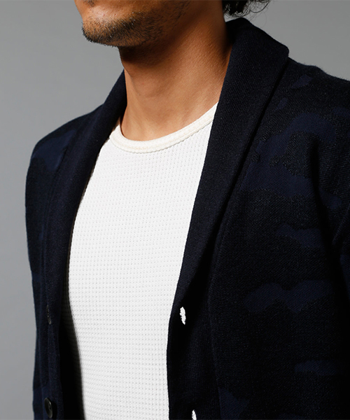 AZUL by moussy（アズールバイマウジー）の「シャドー迷彩ジャガードショールカーディ（カーディガン/ボレロ・メンズ・ブラック/ネイビー・LARGE/MEDIUM/SMALL/X-LARGE/X-SMALL）」の16枚目の写真