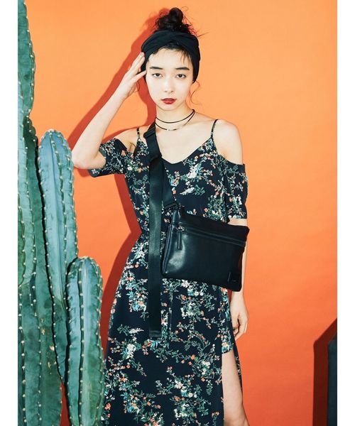 EMODA(エモダ)の「スリットレイヤーマキシワンピース(ワンピース・レディース・ブラック/ベージュ/その他・FREE)」の8枚目の写真