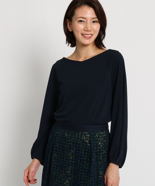 Sunauna(スーナウーナ)の「ツイストスリーブプルオーバー(Tシャツ/カットソー・レディース・ネイビー/グリーン/ライトベージュ/ブラウン系4・38/34)」の4枚目の写真