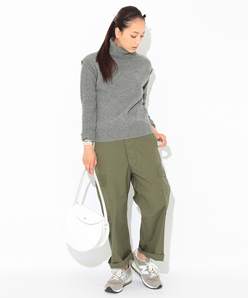 BEAMS BOY（ビームスボーイ）の「BEAMS BOY / 5ゲージ エリ袖 リブ切替タートル（ニット/セーター・レディース・ホワイト/グレー/ネイビー・ONE SIZE）」の10枚目の写真