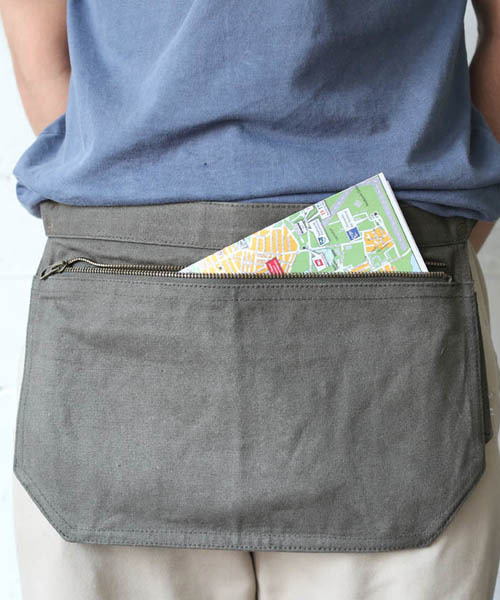 DULTON（ダルトン）の「WAX CANVAS MULTIPURPOSE TOOL BAG/キャンバス生地 ウエストポーチ（ボディバッグ/ウエストポーチ・メンズ・オリーブ/キャメル・FREE）」の12枚目の写真