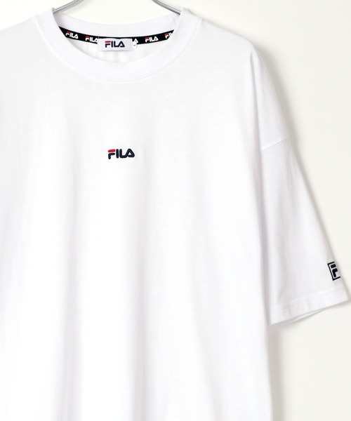 FILA(フィラ)の「FILA/フィラ オーバーサイズ ミニロゴ ワンポイント刺繍 半袖Tシャツ(Tシャツ/カットソー・メンズ・ホワイト/ブラック/ダークグリーン/ベージュ/パープル/パープル系その他/ホワイト系その他/ベージュ系その他2/ブラック系その他/ベージュ系その他/グリーン/ブルー/グリーン系その他/グレイッシュベージュ・LL/M/L)」の2枚目の写真