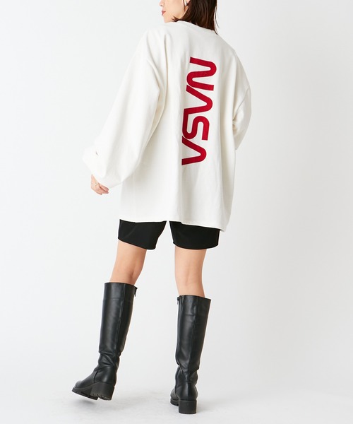 Chico（チコ）の「NASAバックロゴスウェット/ルーズスウェット（スウェット・レディース・アイボリー/グレー・FREE）」の3枚目の写真