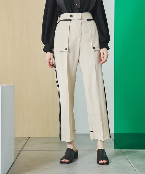 UNITED TOKYO（ユナイテッドトウキョウ）の「バックサイドディテールテーパード（スラックス・レディース・ベージュ/オレンジ・2/1）」の15枚目の写真