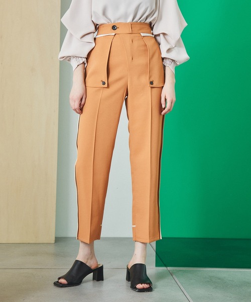 UNITED TOKYO（ユナイテッドトウキョウ）の「バックサイドディテールテーパード（スラックス・レディース・ベージュ/オレンジ・2/1）」の21枚目の写真