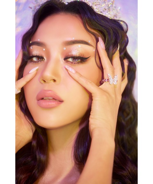 A'pieu（アピュー）の「【A'pieu/アピュー】フルショット　フルストーングリッター（アイシャドウ・レディース・No.1 BUY THE MOON/No.2 DIAMOND RUM/No.3 10 RINGS/No.4 GOLD CARPET/No.5 RENT THE SUN・FREE）」の17枚目の写真