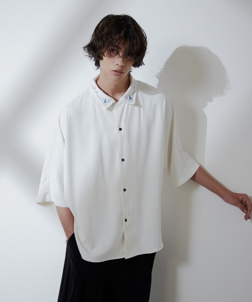 Loose/ルース(ルース)の「ドレープトロミ ドルマン刺繍シャツ(シャツ/ブラウス・メンズ・ホワイト/ブラック・S/M/L)」の4枚目の写真