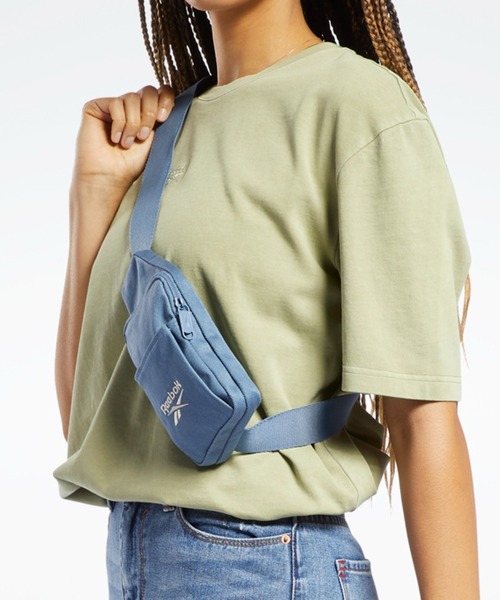 Reebok（リーボック）の「クラシックス ファウンデーション スモール スリングバッグ / Classics Foundation Small Sling Bag /（ボディバッグ/ウエストポーチ・メンズ・ブラック/ブルー/アーミー/スカイブルー/ピンク系その他・FREE）」の4枚目の写真