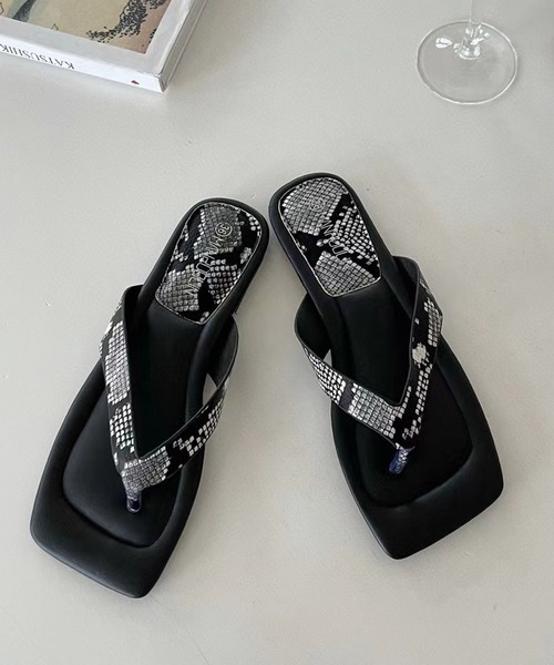 SMILE ORCHID（スマイルオーキッド）の「スクエアトゥトングサンダル（サンダル・レディース・ホワイト/ブラック/グリーン/レオパード/パイソン・38/39/37）」の5枚目の写真