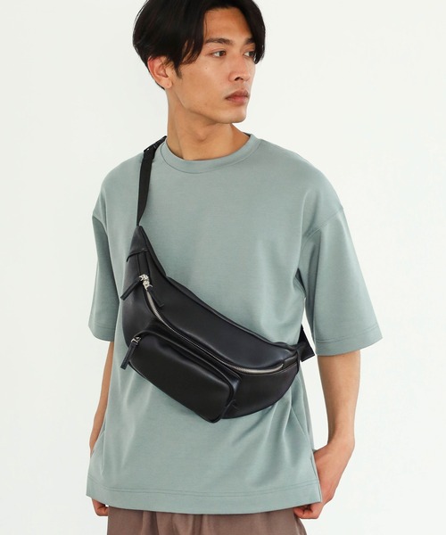 LAKOLE（ラコレ）の「フロントポケットフェイクレザーボディバッグ / 952109（ボディバッグ/ウエストポーチ・メンズ・ブラウン系その他/ブラック・FREE）」の2枚目の写真