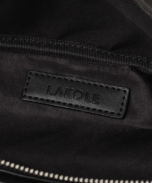 LAKOLE（ラコレ）の「フロントポケットフェイクレザーボディバッグ / 952109（ボディバッグ/ウエストポーチ・メンズ・ブラウン系その他/ブラック・FREE）」の16枚目の写真