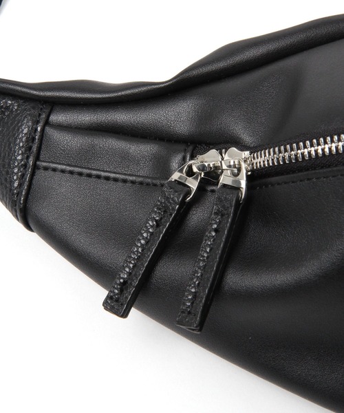 LAKOLE（ラコレ）の「フロントポケットフェイクレザーボディバッグ / 952109（ボディバッグ/ウエストポーチ・メンズ・ブラウン系その他/ブラック・FREE）」の9枚目の写真