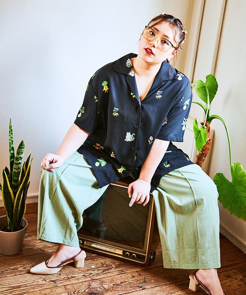 PUNYUS(プニュズ)の「フラワーフレンズ開襟シャツ(シャツ/ブラウス・レディース・ホワイト/ブラック/ピンク・1/2/4/3)」の3枚目の写真