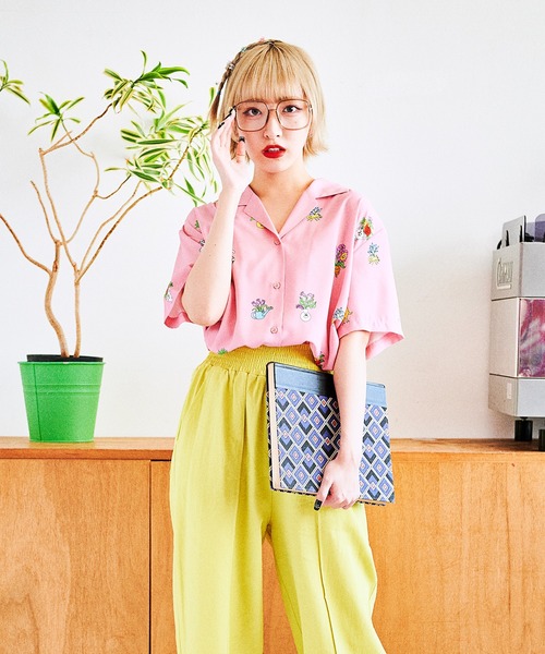 PUNYUS(プニュズ)の「フラワーフレンズ開襟シャツ(シャツ/ブラウス・レディース・ホワイト/ブラック/ピンク・1/2/4/3)」の4枚目の写真