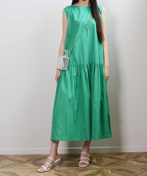 shopnikoniko（ショップニコニコ）の「ノースリーブ ティアードロングワンピース（ワンピース・レディース・ブラック/ブラウン/オフホワイト/イエロー/グリーン・フリー）」の4枚目の写真