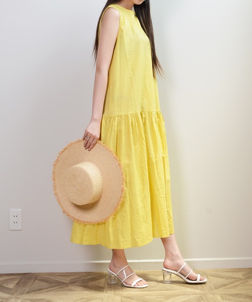 shopnikoniko（ショップニコニコ）の「ノースリーブ ティアードロングワンピース（ワンピース・レディース・ブラック/ブラウン/オフホワイト/イエロー/グリーン・フリー）」の6枚目の写真