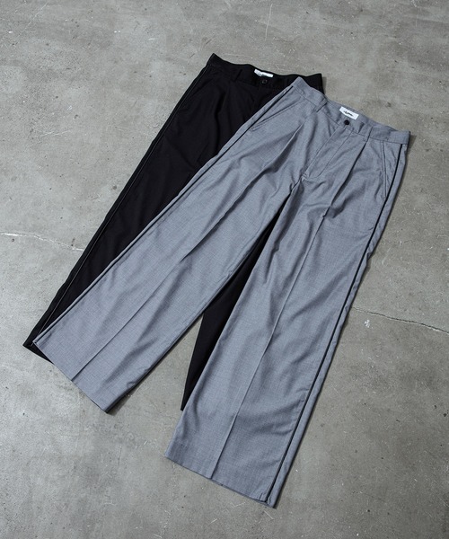 unlow(アンロー)の「パイピングワイドストレートスラックス(セットアップ対応)(その他パンツ・メンズ・ライトグレー/ブラック・M/L)」の9枚目の写真