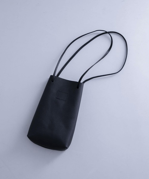 URBAN RESEARCH(アーバンリサーチ)の「niro Goatembossleathershoulder(ハンドバッグ・レディース・ブラック・-)」の3枚目の写真