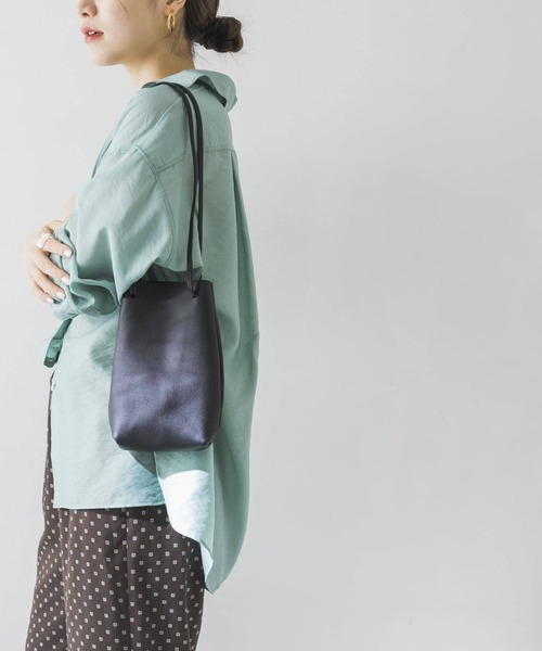 URBAN RESEARCH(アーバンリサーチ)の「niro Goatembossleathershoulder(ハンドバッグ・レディース・ブラック・-)」の8枚目の写真