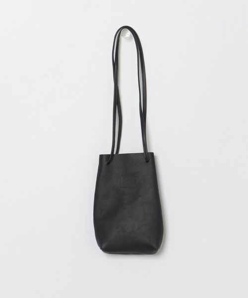 URBAN RESEARCH(アーバンリサーチ)の「niro Goatembossleathershoulder(ハンドバッグ・レディース・ブラック・-)」の2枚目の写真