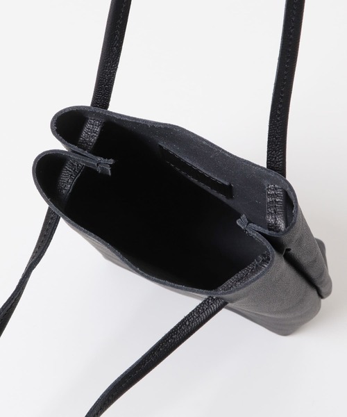 URBAN RESEARCH(アーバンリサーチ)の「niro Goatembossleathershoulder(ハンドバッグ・レディース・ブラック・-)」の10枚目の写真
