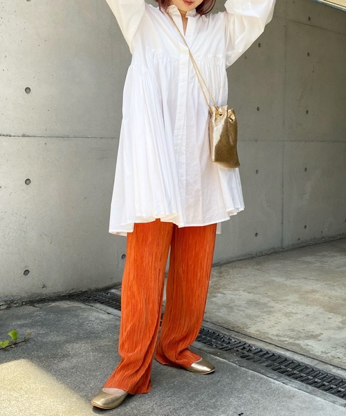 DouDou(ドゥドゥ)の「ボリュームギャザーチュニックブラウス(シャツ/ブラウス・レディース・オフホワイト/ブラック/グリーン・FREE)」の8枚目の写真