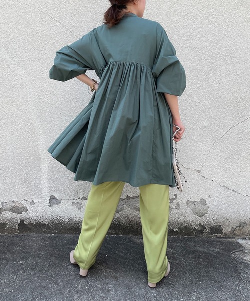 DouDou(ドゥドゥ)の「ボリュームギャザーチュニックブラウス(シャツ/ブラウス・レディース・オフホワイト/ブラック/グリーン・FREE)」の7枚目の写真