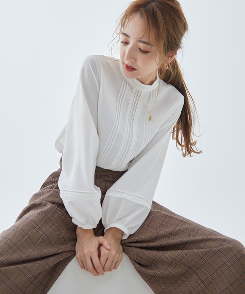 Fabulous Angela(ファビュラスアンジェラ)の「レースピンタックブラウス(シャツ/ブラウス・レディース・ブラック/オフホワイト/ブラウン・FREE)」の2枚目の写真