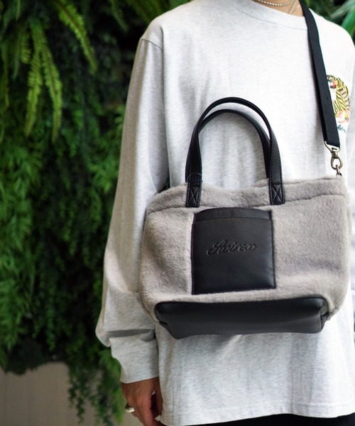 AVIREX（アヴィレックス）の「【直営店限定】ECO MOUTON MINI TOTE BAG/ エコムートン ミニトートバック（ショルダーバッグ・レディース・ブラック/ホワイト/キャメル・FREE）」の10枚目の写真