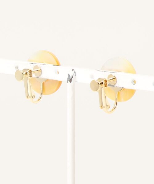 mou(モウ)の「サークルシェルイヤリング(イヤリング・レディース・ホワイト・FREE)」の6枚目の写真