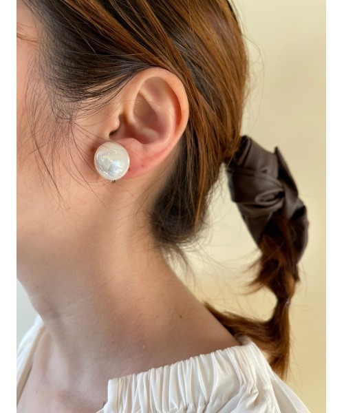 mou(モウ)の「サークルシェルイヤリング(イヤリング・レディース・ホワイト・FREE)」の5枚目の写真