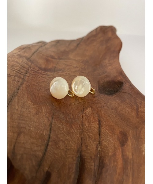 mou(モウ)の「サークルシェルイヤリング(イヤリング・レディース・ホワイト・FREE)」の2枚目の写真