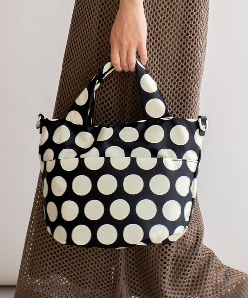 VitaFelice（ヴィータフェリーチェ）の「ナイロン2wayバルーントートバッグ（トートバッグ・レディース・ドット/カモフラージュ/ブラック/グレー・FREE）」の5枚目の写真