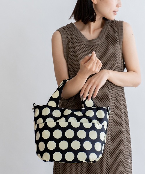 VitaFelice（ヴィータフェリーチェ）の「ナイロン2wayバルーントートバッグ（トートバッグ・レディース・ドット/カモフラージュ/ブラック/グレー・FREE）」の6枚目の写真