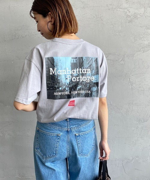 Manhattan Portage（マンハッタンポーテージ）の「[MANHATTAN PORTAGE/マンハッタンポーテージ] 別注 バックフォトプリントTシャツ（Tシャツ/カットソー・レディース・ホワイト/ネイビー/グレー・S/M/L/XL）」の3枚目の写真