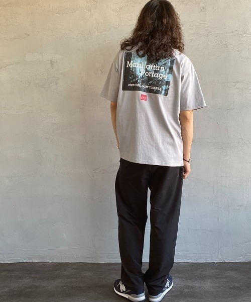 Manhattan Portage（マンハッタンポーテージ）の「[MANHATTAN PORTAGE/マンハッタンポーテージ] 別注 バックフォトプリントTシャツ（Tシャツ/カットソー・レディース・ホワイト/ネイビー/グレー・S/M/L/XL）」の7枚目の写真
