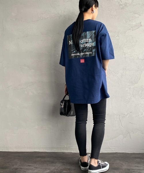 Manhattan Portage（マンハッタンポーテージ）の「[MANHATTAN PORTAGE/マンハッタンポーテージ] 別注 バックフォトプリントTシャツ（Tシャツ/カットソー・レディース・ホワイト/ネイビー/グレー・S/M/L/XL）」の9枚目の写真