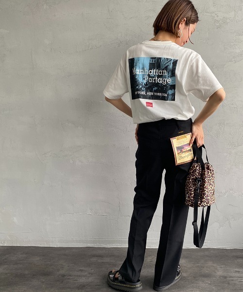 Manhattan Portage（マンハッタンポーテージ）の「[MANHATTAN PORTAGE/マンハッタンポーテージ] 別注 バックフォトプリントTシャツ（Tシャツ/カットソー・レディース・ホワイト/ネイビー/グレー・S/M/L/XL）」の13枚目の写真