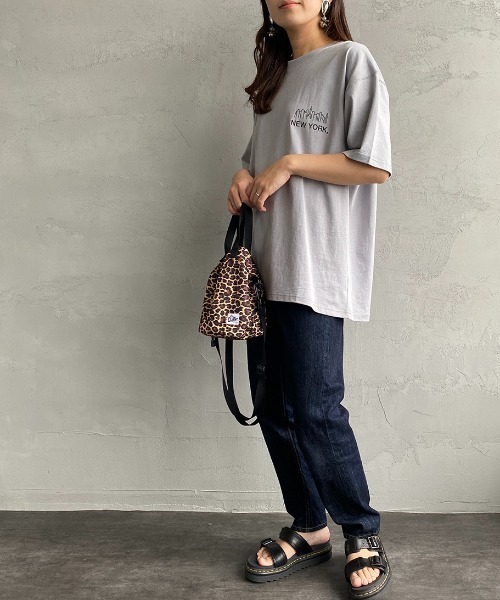 Manhattan Portage（マンハッタンポーテージ）の「[MANHATTAN PORTAGE/マンハッタンポーテージ] 別注 バックフォトプリントTシャツ（Tシャツ/カットソー・レディース・ホワイト/ネイビー/グレー・S/M/L/XL）」の21枚目の写真
