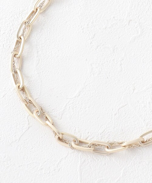 SHOO・LA・RUE（シューラルー）の「◆マットメタルからみチェーンネックレス（ネックレス・レディース・シルバー/ゴールド・00）」の3枚目の写真