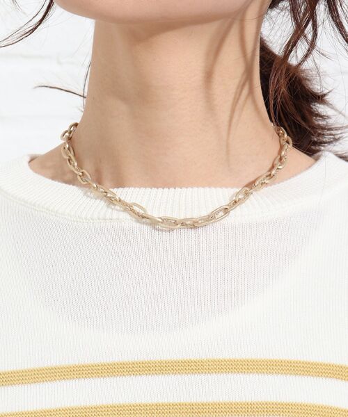 SHOO・LA・RUE（シューラルー）の「◆マットメタルからみチェーンネックレス（ネックレス・レディース・シルバー/ゴールド・00）」の6枚目の写真