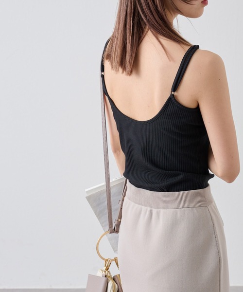 COLONY 2139(コロニートゥーワンスリーナイン)の「カップ付リブバックオープンキャミソール(キャミソール・レディース・ブラック/アイボリー/モカ・S/M/L)」の2枚目の写真
