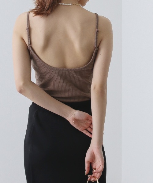 COLONY 2139(コロニートゥーワンスリーナイン)の「カップ付リブバックオープンキャミソール(キャミソール・レディース・ブラック/アイボリー/モカ・S/M/L)」の3枚目の写真